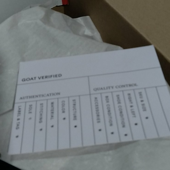 To small my son wears 9.5 - Picture 3 of 4